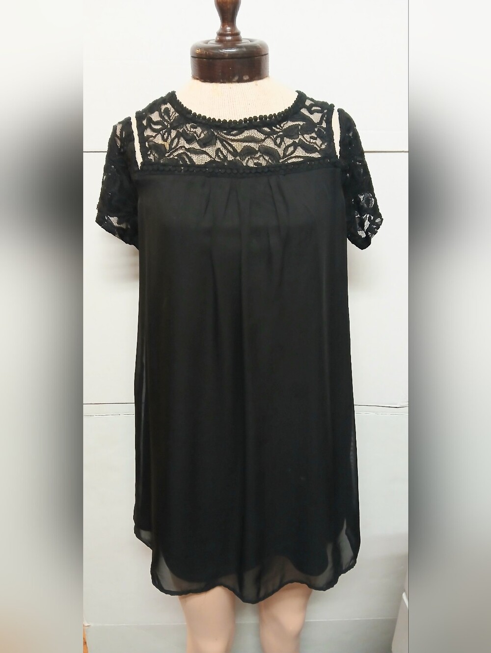 AS WISH Black Lace Yoke Short Sleeve Women's Top Dress Size Large